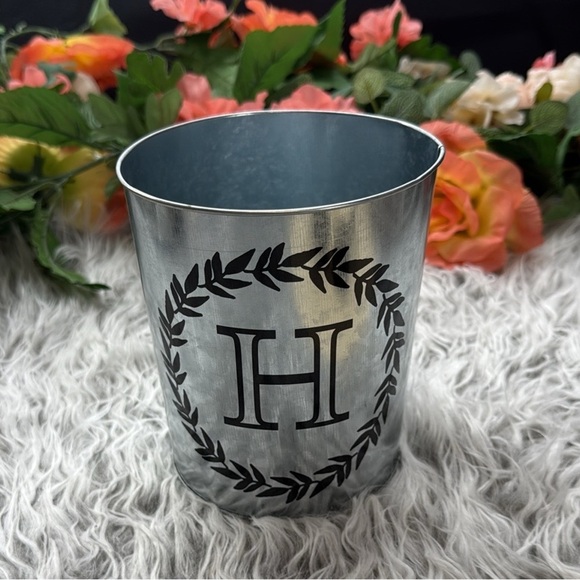 Silver Metal Bucket with Black Lettering “H” - Picture 5 of 5